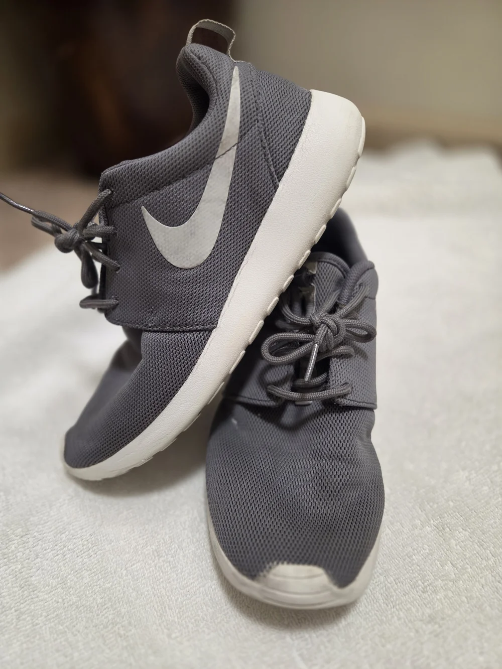 Nike Roshe One Women’s Sneakers Cool Grey White Size 8.5